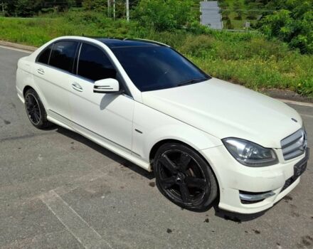 Белый Мерседес Ц-Класс, объемом двигателя 2.2 л и пробегом 156 тыс. км за 2900 $, фото 2 на Automoto.ua