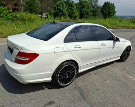 Белый Мерседес Ц-Класс, объемом двигателя 2.2 л и пробегом 156 тыс. км за 2900 $, фото 3 на Automoto.ua