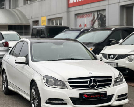 Белый Мерседес Ц-Класс, объемом двигателя 1.8 л и пробегом 220 тыс. км за 12300 $, фото 2 на Automoto.ua