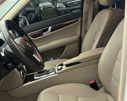 Белый Мерседес Ц-Класс, объемом двигателя 1.8 л и пробегом 220 тыс. км за 12300 $, фото 24 на Automoto.ua