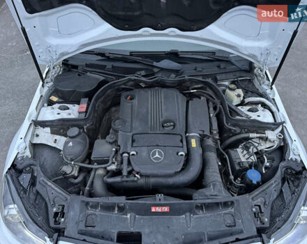 Білий Мерседес Ц-Клас, об'ємом двигуна 1.8 л та пробігом 115 тис. км за 11850 $, фото 15 на Automoto.ua