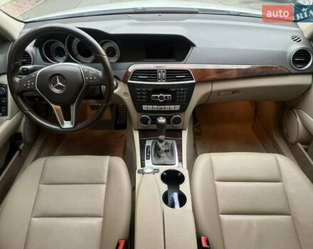 Белый Мерседес Ц-Класс, объемом двигателя 1.8 л и пробегом 220 тыс. км за 12300 $, фото 19 на Automoto.ua