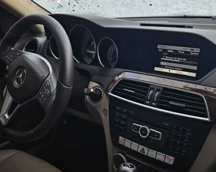 Белый Мерседес Ц-Класс, объемом двигателя 3.5 л и пробегом 197 тыс. км за 14950 $, фото 4 на Automoto.ua