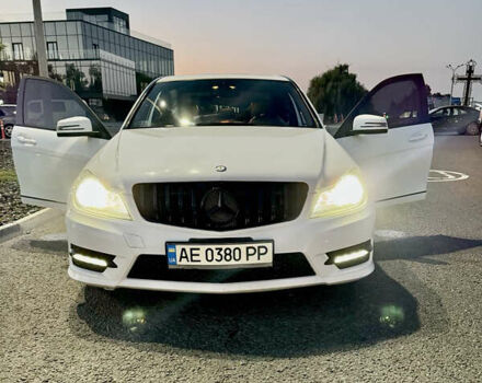 Белый Мерседес Ц-Класс, объемом двигателя 1.8 л и пробегом 165 тыс. км за 13800 $, фото 5 на Automoto.ua