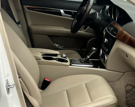 Белый Мерседес Ц-Класс, объемом двигателя 1.8 л и пробегом 220 тыс. км за 12300 $, фото 11 на Automoto.ua