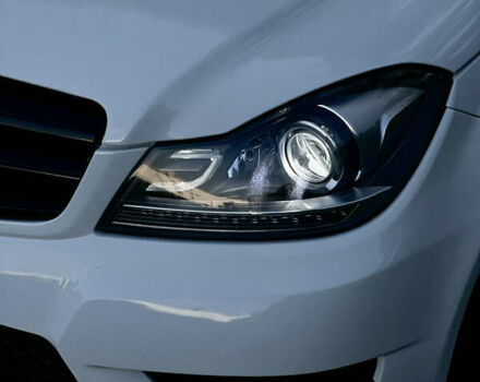 Белый Мерседес Ц-Класс, объемом двигателя 1.8 л и пробегом 229 тыс. км за 12777 $, фото 3 на Automoto.ua