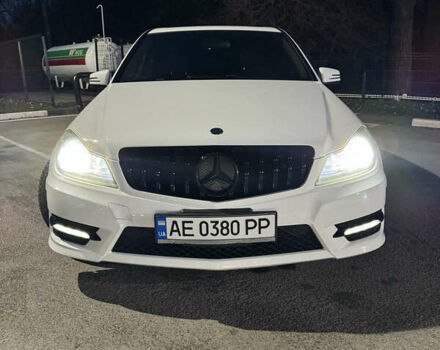 Белый Мерседес Ц-Класс, объемом двигателя 1.8 л и пробегом 165 тыс. км за 13800 $, фото 1 на Automoto.ua