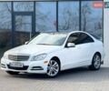 Белый Мерседес Ц-Класс, объемом двигателя 1.8 л и пробегом 200 тыс. км за 10000 $, фото 3 на Automoto.ua