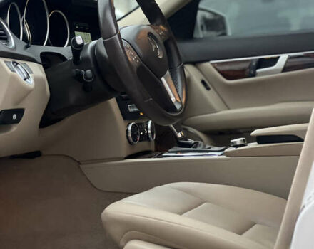 Белый Мерседес Ц-Класс, объемом двигателя 1.8 л и пробегом 220 тыс. км за 12300 $, фото 47 на Automoto.ua