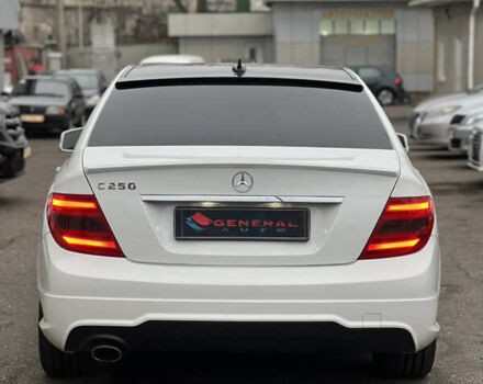 Белый Мерседес Ц-Класс, объемом двигателя 1.8 л и пробегом 220 тыс. км за 12300 $, фото 42 на Automoto.ua