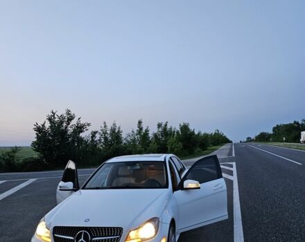 Белый Мерседес Ц-Класс, объемом двигателя 3.5 л и пробегом 190 тыс. км за 14500 $, фото 3 на Automoto.ua