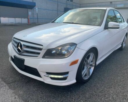 Мерседес Ц-Класс 2013 в Киеве на Automoto.ua Белый Мерседес Ц-Класс, объемом двигателя 3.5 л и пробегом 80 тыс. км за 3100 $, фото 2 на Automoto.ua
