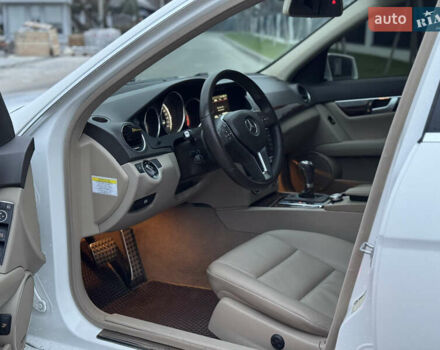 Білий Мерседес Ц-Клас, об'ємом двигуна 1.8 л та пробігом 115 тис. км за 11850 $, фото 7 на Automoto.ua