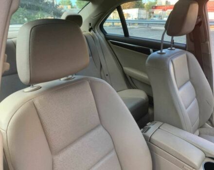 Мерседес Ц-Класс 2013 в Киеве на Automoto.ua Белый Мерседес Ц-Класс, объемом двигателя 3.5 л и пробегом 80 тыс. км за 3100 $, фото 7 на Automoto.ua