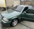 Белый Мерседес Ц-Класс, объемом двигателя 3 л и пробегом 470 тыс. км за 1800 $, фото 1 на Automoto.ua