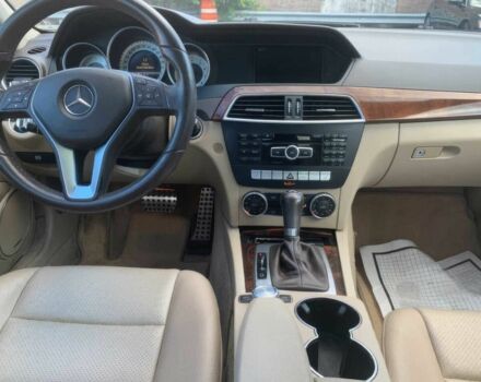 Мерседес Ц-Класс 2013 в Киеве на Automoto.ua Белый Мерседес Ц-Класс, объемом двигателя 3.5 л и пробегом 80 тыс. км за 3100 $, фото 5 на Automoto.ua