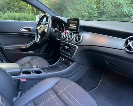 Белый Мерседес Ц-Класс, объемом двигателя 2.1 л и пробегом 195 тыс. км за 17500 $, фото 6 на Automoto.ua