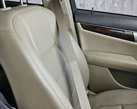 Белый Мерседес Ц-Класс, объемом двигателя 3.5 л и пробегом 197 тыс. км за 14950 $, фото 3 на Automoto.ua