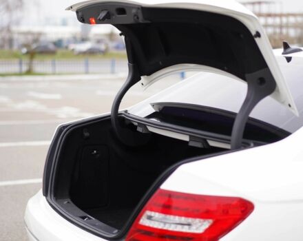 Білий Мерседес Ц-Клас, об'ємом двигуна 1.8 л та пробігом 163 тис. км за 11200 $, фото 9 на Automoto.ua