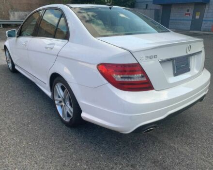 Мерседес Ц-Класс 2013 в Киеве на Automoto.ua Белый Мерседес Ц-Класс, объемом двигателя 3.5 л и пробегом 80 тыс. км за 3100 $, фото 3 на Automoto.ua