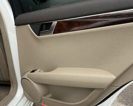 Белый Мерседес Ц-Класс, объемом двигателя 1.8 л и пробегом 220 тыс. км за 12300 $, фото 12 на Automoto.ua