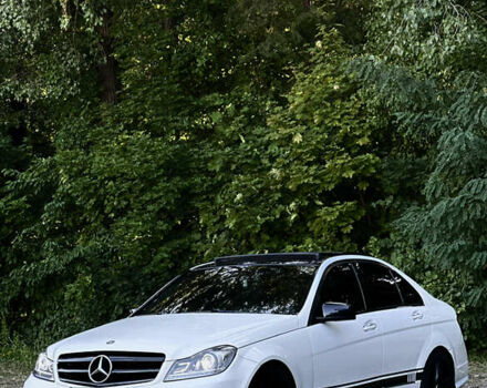 Белый Мерседес Ц-Класс, объемом двигателя 1.8 л и пробегом 229 тыс. км за 12777 $, фото 4 на Automoto.ua