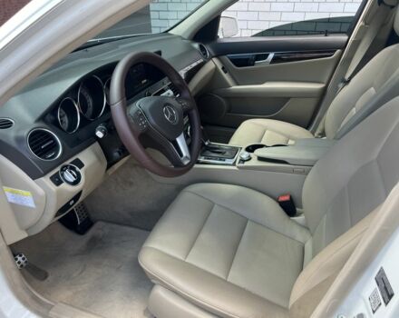 Белый Мерседес Ц-Класс, объемом двигателя 1.8 л и пробегом 138 тыс. км за 15000 $, фото 7 на Automoto.ua