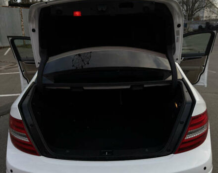 Белый Мерседес Ц-Класс, объемом двигателя 1.8 л и пробегом 195 тыс. км за 12500 $, фото 21 на Automoto.ua