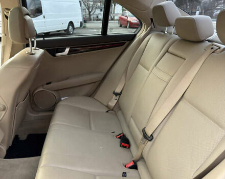 Белый Мерседес Ц-Класс, объемом двигателя 1.8 л и пробегом 195 тыс. км за 12500 $, фото 23 на Automoto.ua