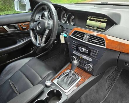 Белый Мерседес Ц-Класс, объемом двигателя 1.8 л и пробегом 81 тыс. км за 8000 $, фото 9 на Automoto.ua