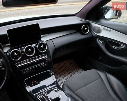 Белый Мерседес Ц-Класс, объемом двигателя 2.2 л и пробегом 326 тыс. км за 18900 $, фото 35 на Automoto.ua