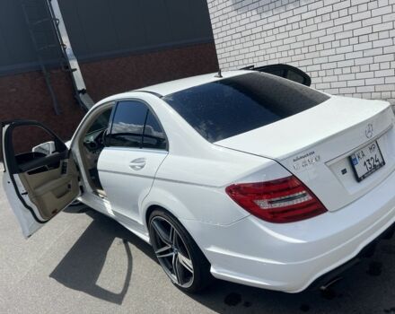 Белый Мерседес Ц-Класс, объемом двигателя 1.8 л и пробегом 138 тыс. км за 15000 $, фото 1 на Automoto.ua