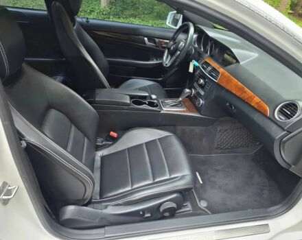 Белый Мерседес Ц-Класс, объемом двигателя 1.8 л и пробегом 81 тыс. км за 8000 $, фото 8 на Automoto.ua