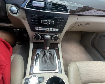 Белый Мерседес Ц-Класс, объемом двигателя 1.8 л и пробегом 138 тыс. км за 15000 $, фото 11 на Automoto.ua