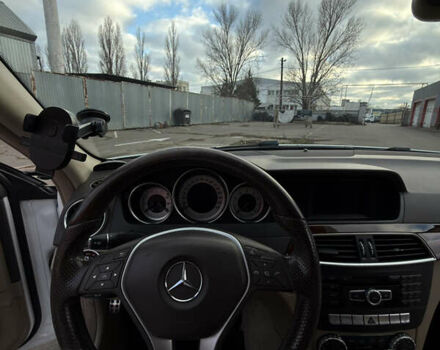 Белый Мерседес Ц-Класс, объемом двигателя 1.8 л и пробегом 195 тыс. км за 12500 $, фото 13 на Automoto.ua