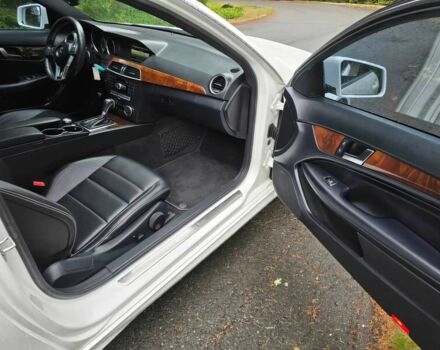 Белый Мерседес Ц-Класс, объемом двигателя 1.8 л и пробегом 81 тыс. км за 8000 $, фото 7 на Automoto.ua