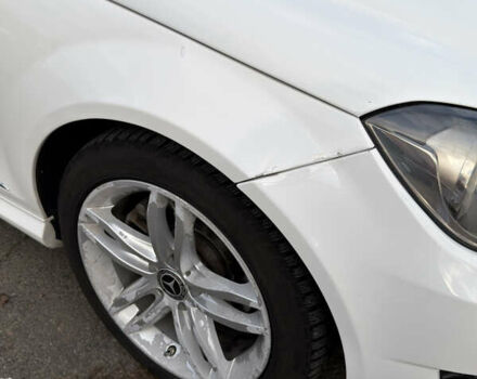 Белый Мерседес Ц-Класс, объемом двигателя 1.8 л и пробегом 195 тыс. км за 12500 $, фото 9 на Automoto.ua