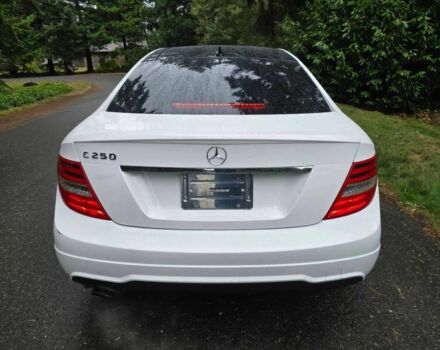 Белый Мерседес Ц-Класс, объемом двигателя 1.8 л и пробегом 81 тыс. км за 8000 $, фото 4 на Automoto.ua