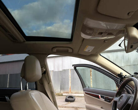 Белый Мерседес Ц-Класс, объемом двигателя 1.8 л и пробегом 195 тыс. км за 12500 $, фото 15 на Automoto.ua