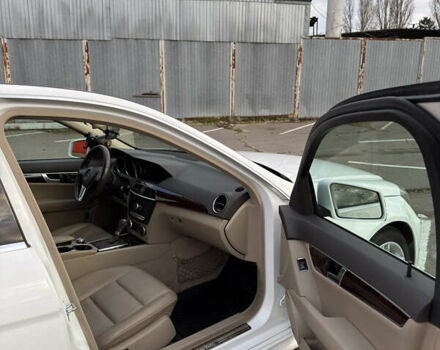 Белый Мерседес Ц-Класс, объемом двигателя 1.8 л и пробегом 195 тыс. км за 12500 $, фото 10 на Automoto.ua