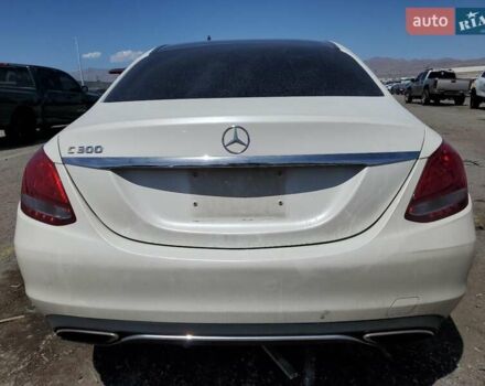 Белый Мерседес Ц-Класс, объемом двигателя 1.99 л и пробегом 75 тыс. км за 2800 $, фото 5 на Automoto.ua