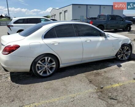 Белый Мерседес Ц-Класс, объемом двигателя 1.99 л и пробегом 75 тыс. км за 2800 $, фото 2 на Automoto.ua