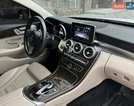 Білий Мерседес Ц-Клас, об'ємом двигуна 2 л та пробігом 165 тис. км за 17999 $, фото 26 на Automoto.ua