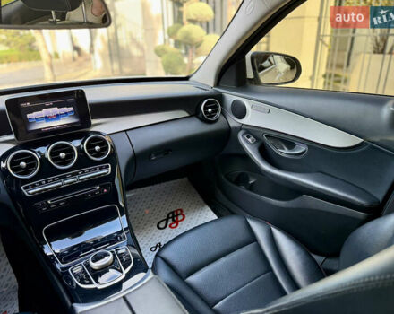 Білий Мерседес Ц-Клас, об'ємом двигуна 2 л та пробігом 125 тис. км за 21900 $, фото 27 на Automoto.ua