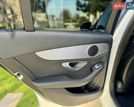 Білий Мерседес Ц-Клас, об'ємом двигуна 2 л та пробігом 125 тис. км за 21900 $, фото 24 на Automoto.ua