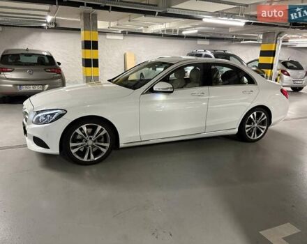 Белый Мерседес Ц-Класс, объемом двигателя 1.99 л и пробегом 153 тыс. км за 20000 $, фото 2 на Automoto.ua