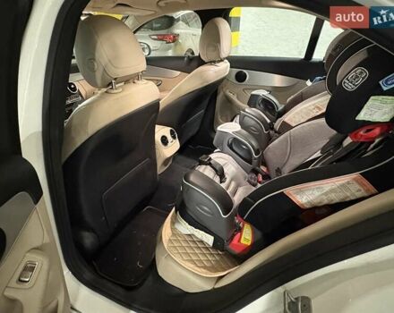 Белый Мерседес Ц-Класс, объемом двигателя 1.99 л и пробегом 153 тыс. км за 20000 $, фото 10 на Automoto.ua