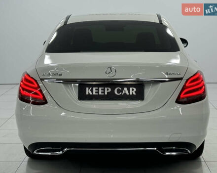 Белый Мерседес Ц-Класс, объемом двигателя 2.14 л и пробегом 144 тыс. км за 27000 $, фото 5 на Automoto.ua