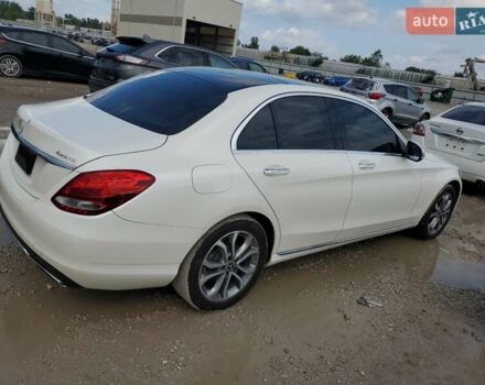 Білий Мерседес Ц-Клас, об'ємом двигуна 2 л та пробігом 31 тис. км за 5700 $, фото 2 на Automoto.ua