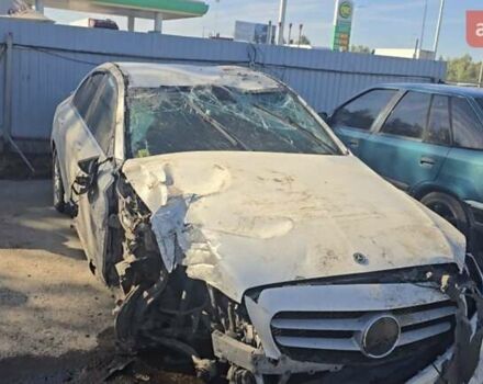 Білий Мерседес Ц-Клас, об'ємом двигуна 2 л та пробігом 130 тис. км за 9500 $, фото 1 на Automoto.ua